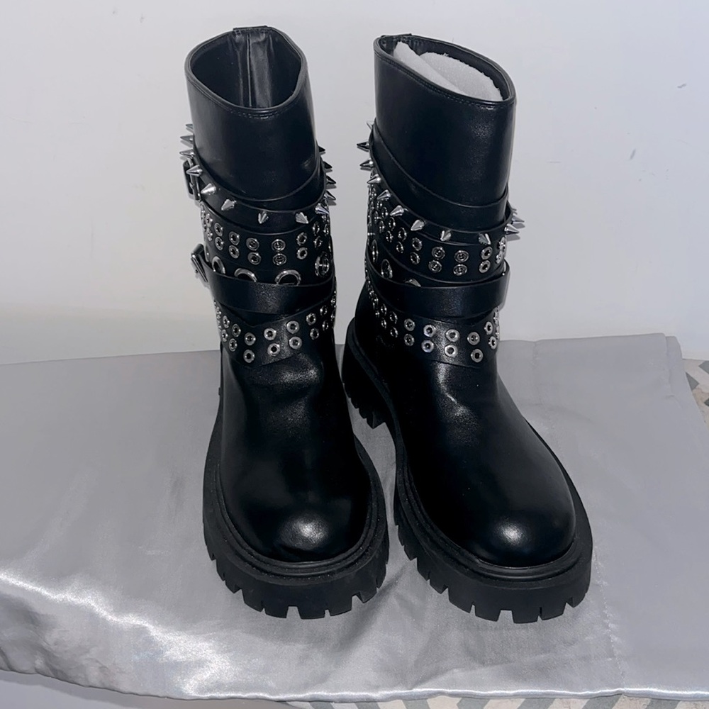 Brand new biker boots from Akira size 9